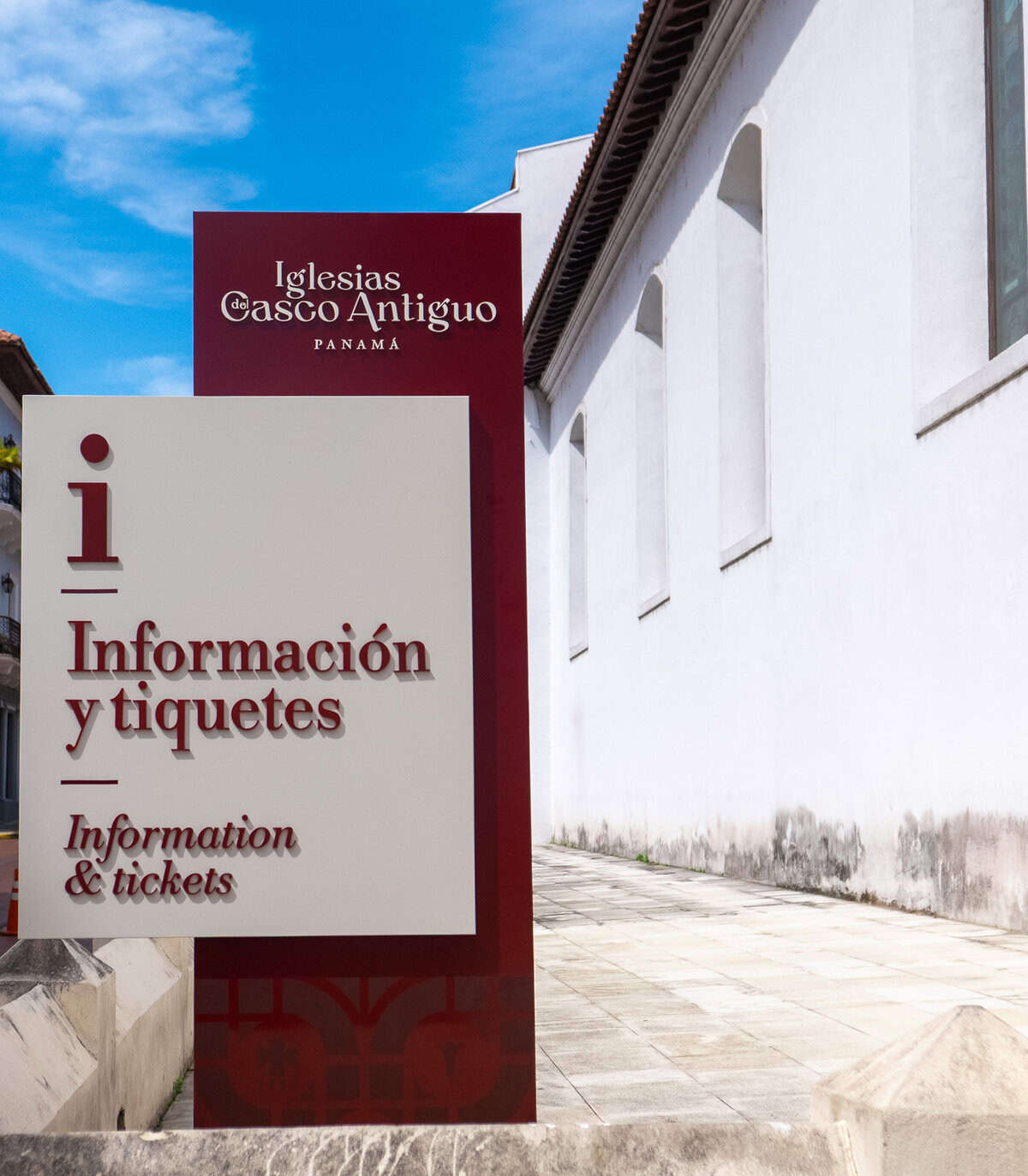 Entrance to the Casco Antiguo ticket office on Central Avenue with a red information sign beside the walkway