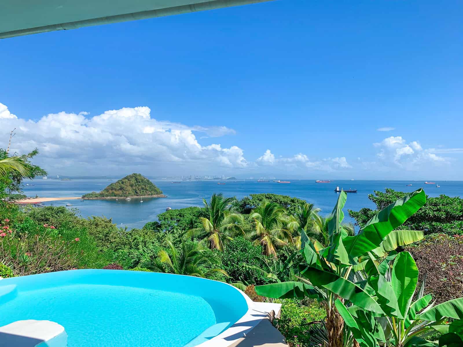 Guesthouse with ocean view overlooking Taboga Island and the Pacific near Panama City