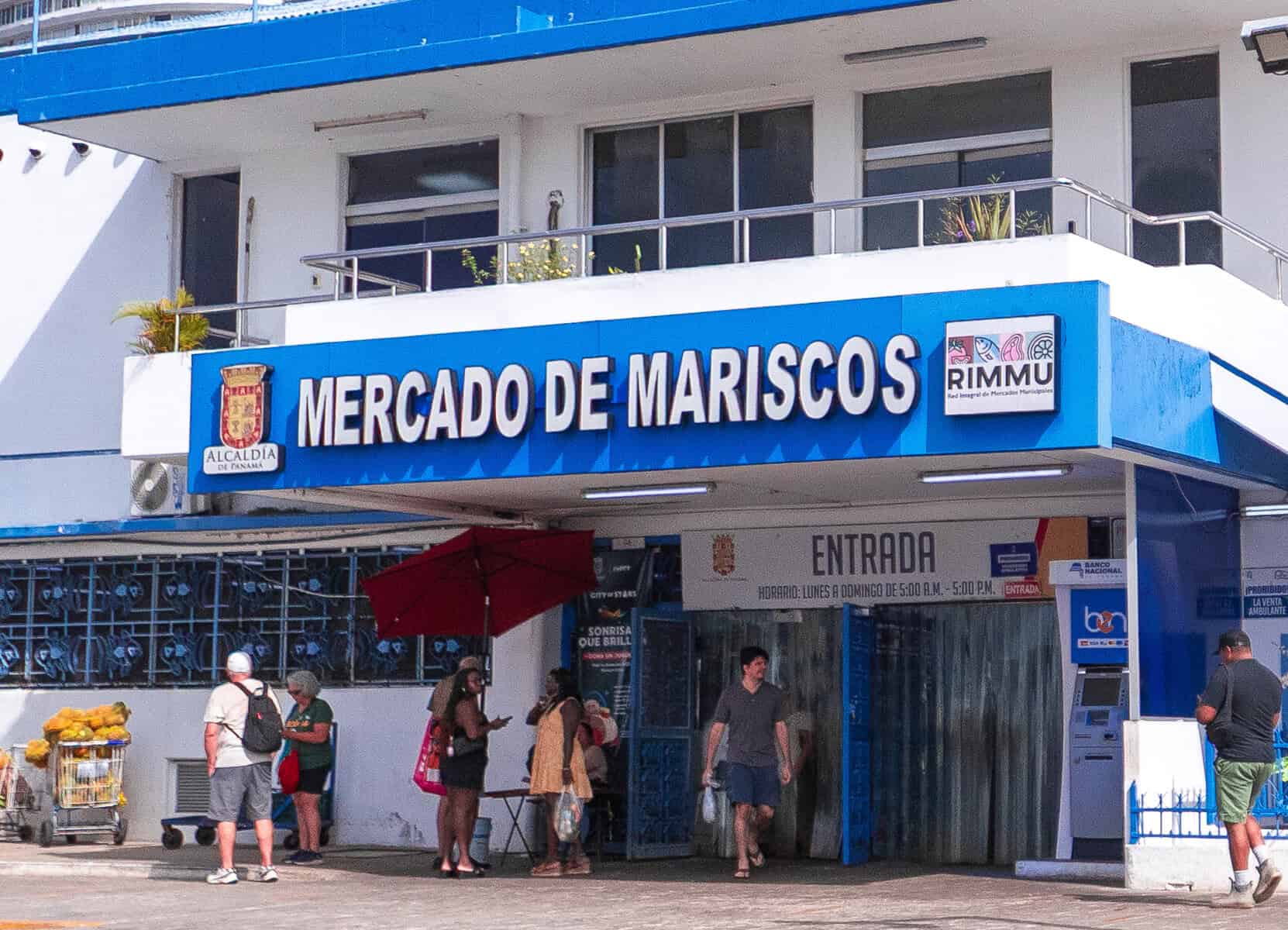 Exterior view of the Casco Viejo Fish Market building in Panama City with people entering the market.