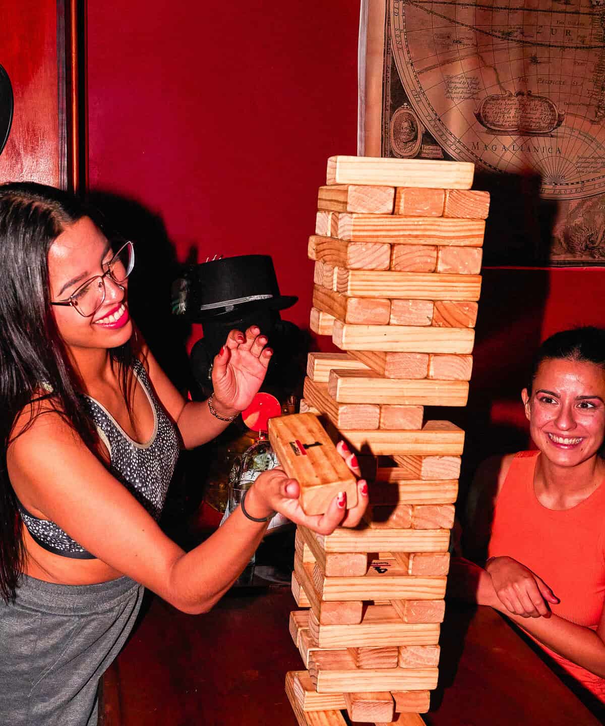 Guests playing a tabletop game at Element Bar Casco Viejo in a relaxed evening setting