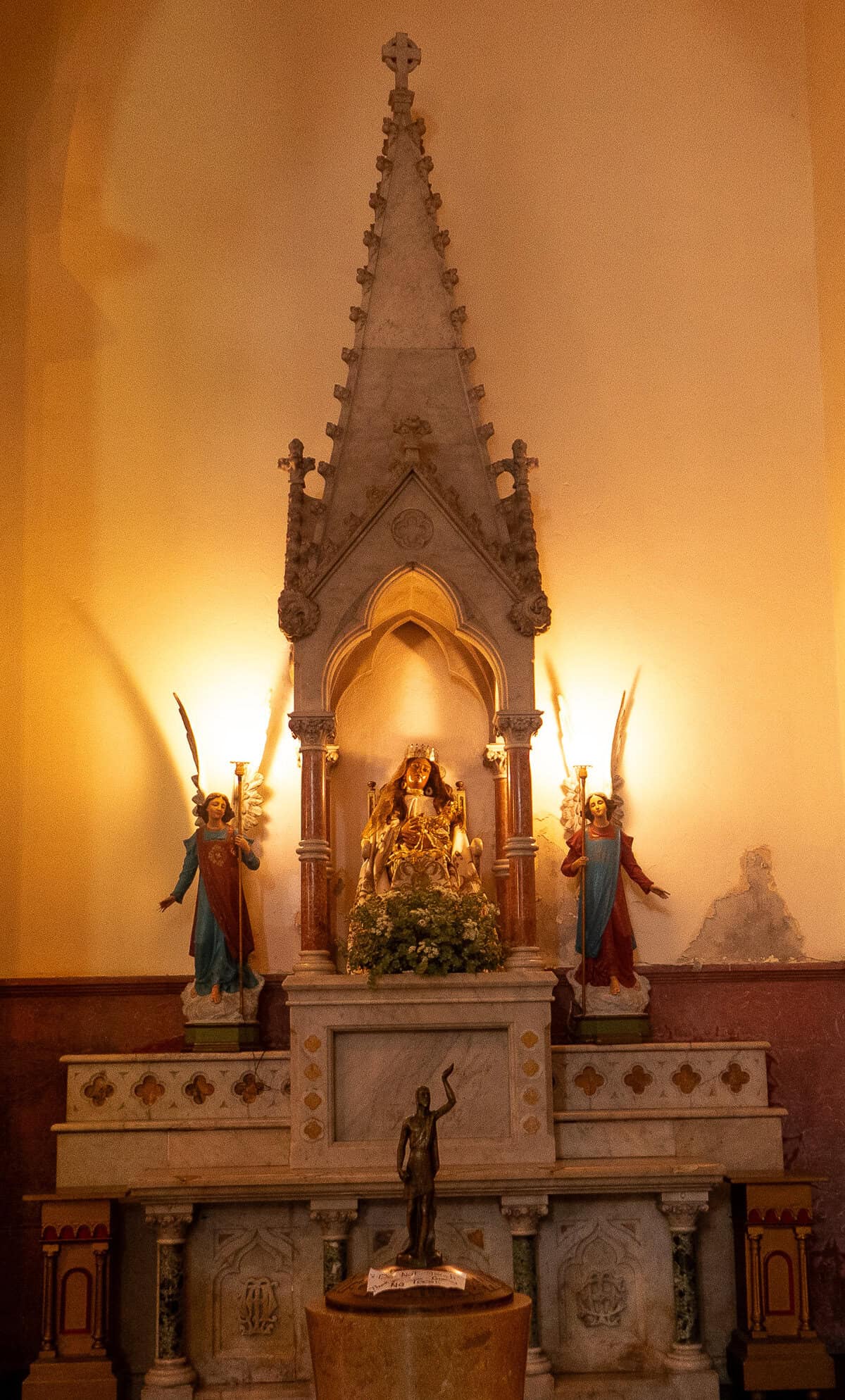 Gothic-style side altar dedicated to the Virgin Mary inside the Church of the Golden Altar (Iglesia de San José) in Casco Viejo, Panama.