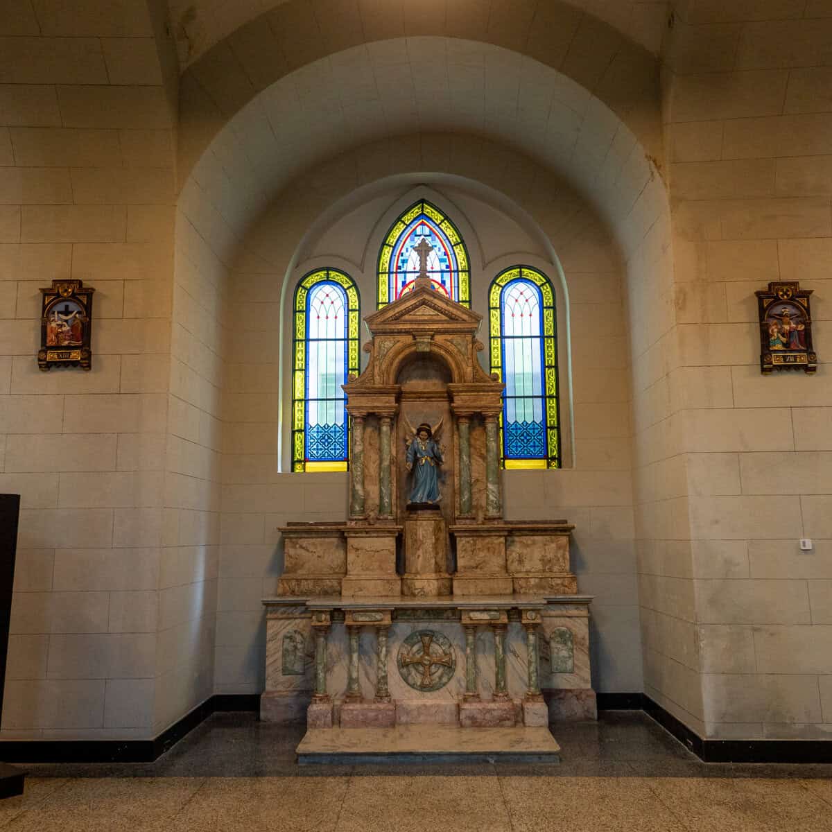 Marble side altar dedicated to the Virgin Mary inside San Francisco Church (Iglesia San Francisco de Asís) in Casco Viejo, Panama City.