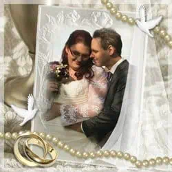 Hochzeitspaar in weiß als Erinnerungsfoto