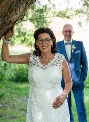 Hochzeitsfotograf Aachen - Emotionale Portraits bei der Trauung im Freien.