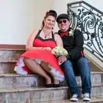 Hochzeitsantrag auf einer Treppe