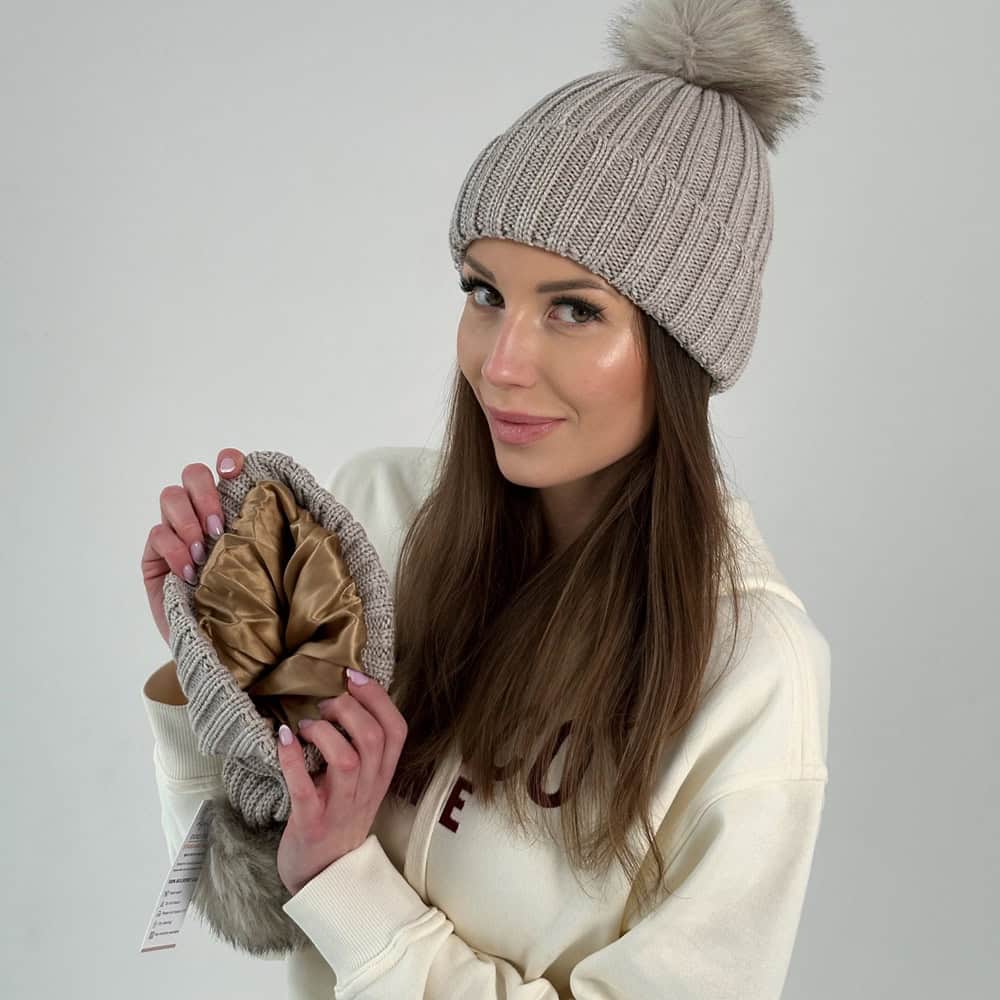 Czapka z jedwabną podszewką z pomponem beżowa 100% wełna merino + 2 Gumki GRATIS