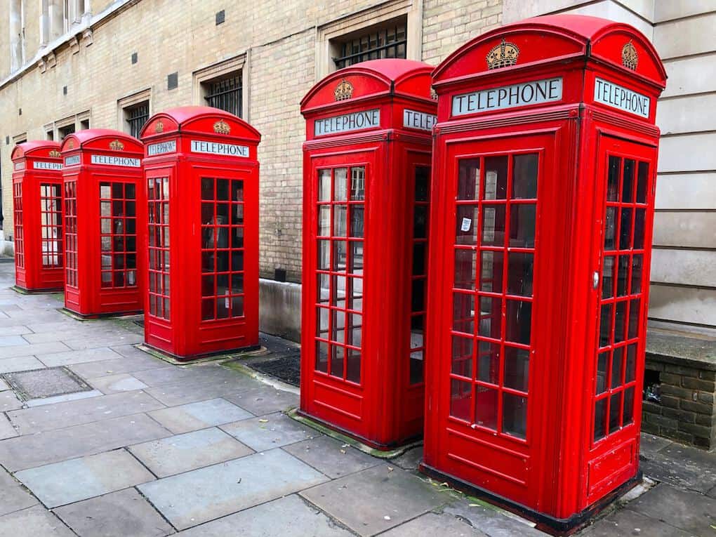 british icons red telephone box in london