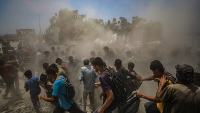بريطانيا "تضغط على ترامب لإنهاء المعاناة في غزة"، و14 وفاة جديدة جرّاء الجوع وسوء التغذية بينهم طفلان