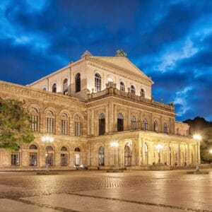 Gebäude der Staatsoper Hannover am Abend, Niedersachsen, Deutschland