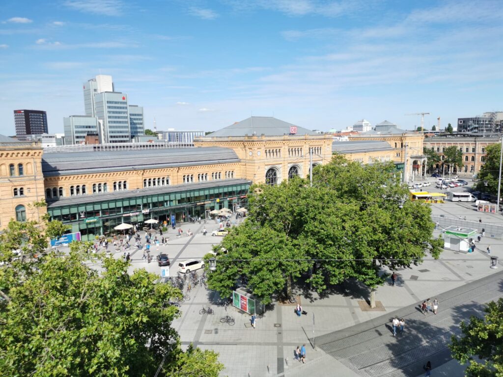 Luftansicht des Hauptbahnhofs Hannover vom Hotel aus gesehen