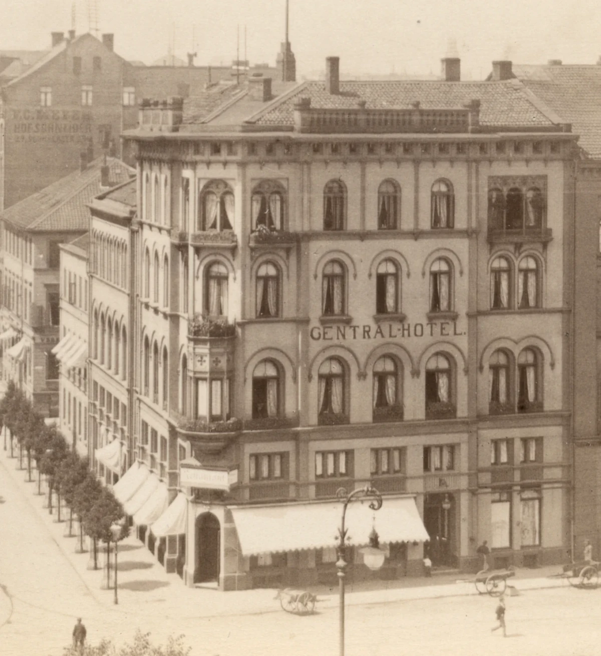 Das Central-Hotel am Ernst-August-Platz in Hannover, historische Ansicht um 1889