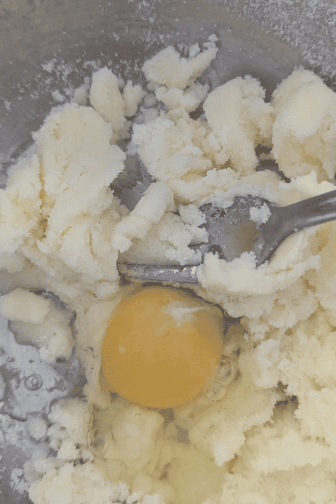 blend butter sugar egg