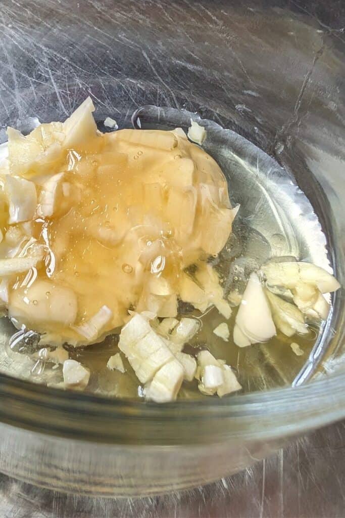 oil garlic salad dressing