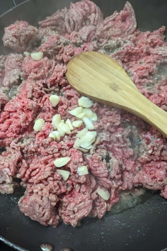 brown ground beef and garlic