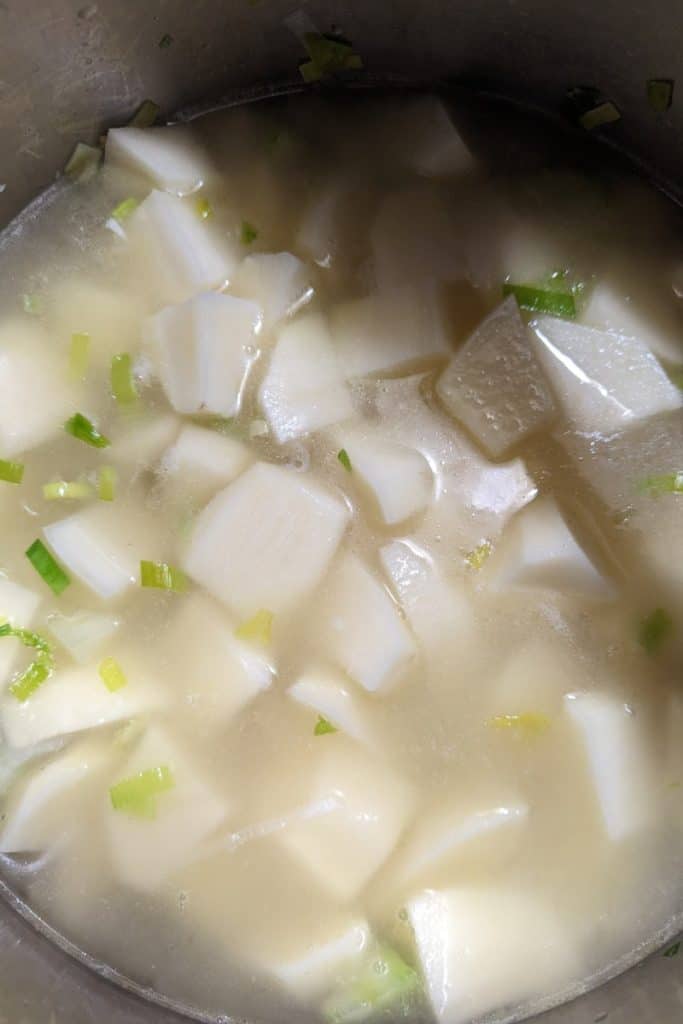 cover leek celery potato with vegetable broth