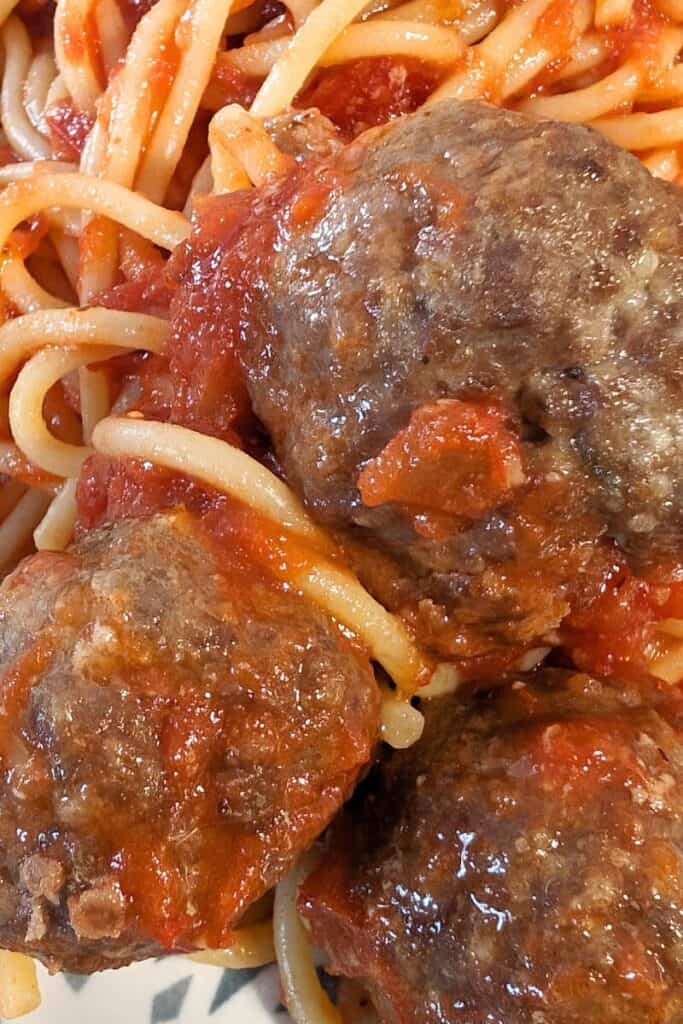 baked meatballs in tomato sauce with spaghetti (2)