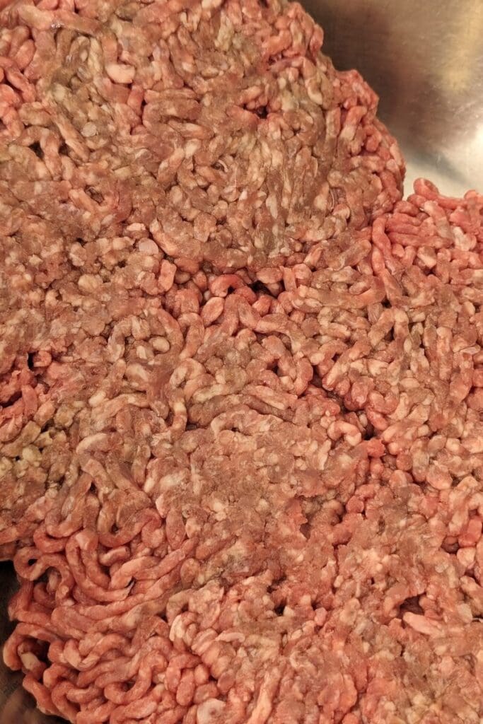 medium ground beef in large bowl
