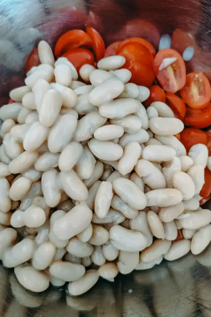 adding white kidney beans to salad
