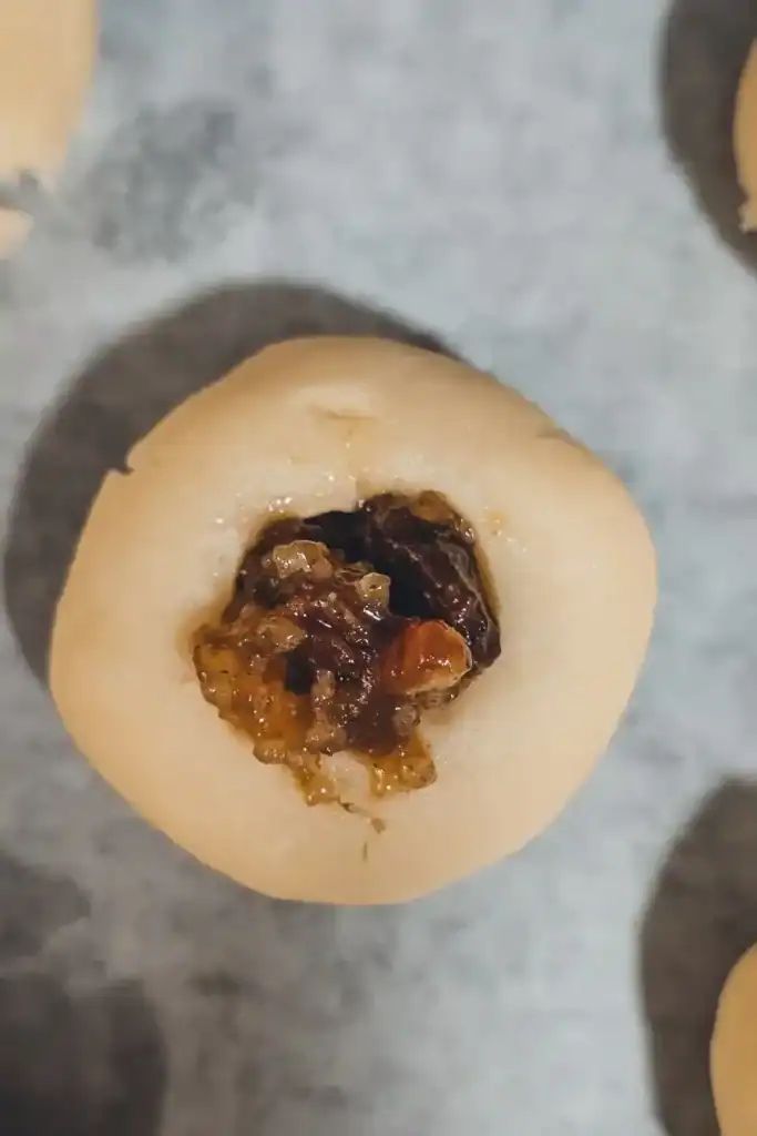 filling cookies with mincemeat filling