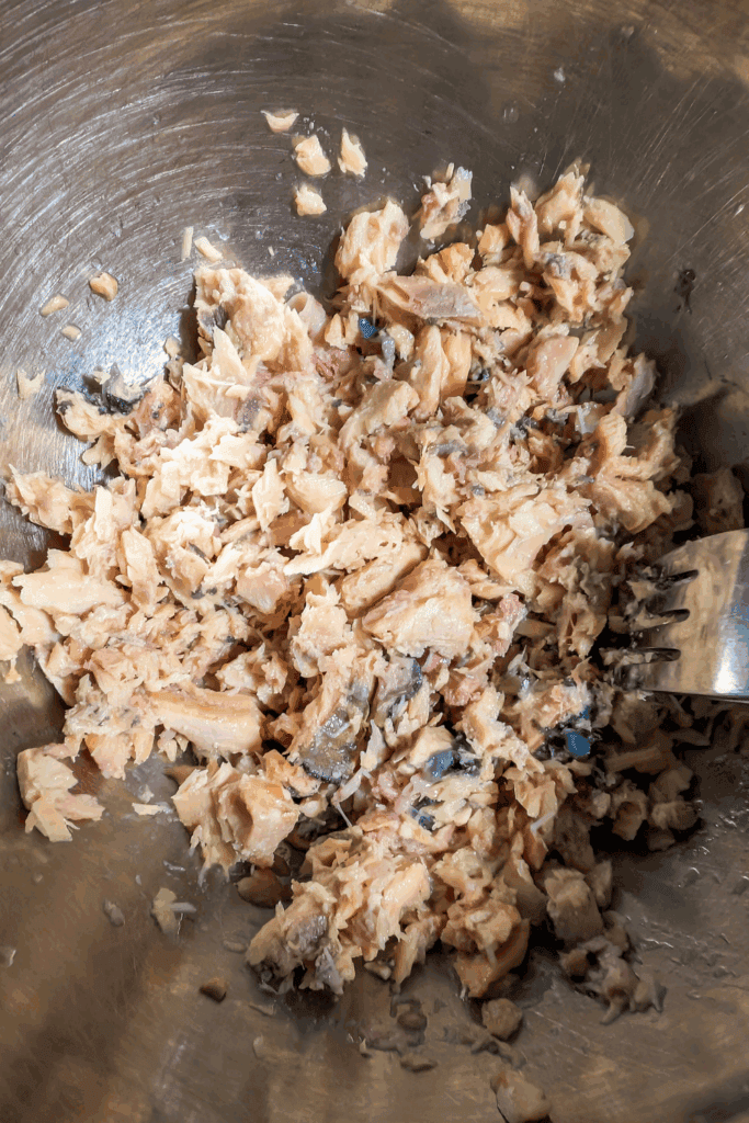 cloverleaf canned pink sockeye salmon in bown