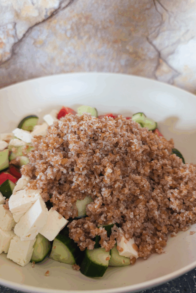 adding soaked bulgur to salad bowl