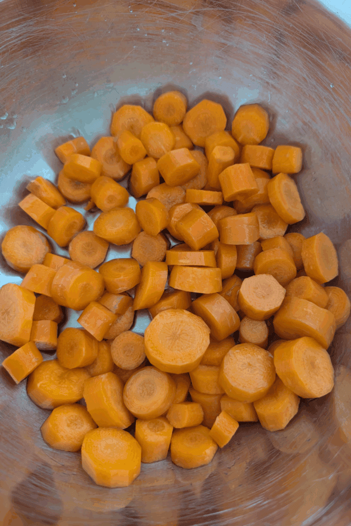 slice carrots in rounds