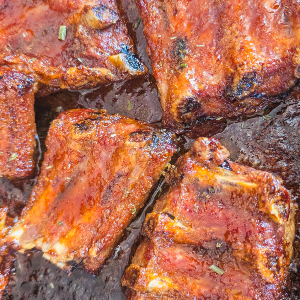 Delicious ribs coated with a rich maple glaze, ideal for grilling or oven cooking. Perfect for a fla.