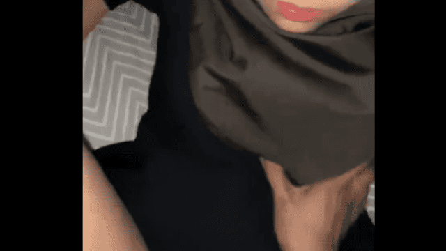 abg panggilan menggairahkan wiwik di toilet hotel