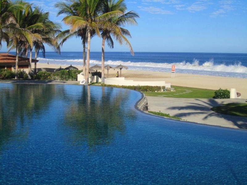Luxury Pueblo Campestre Homes In San José Del Cabo With Golf Views And Modern Amenities.
