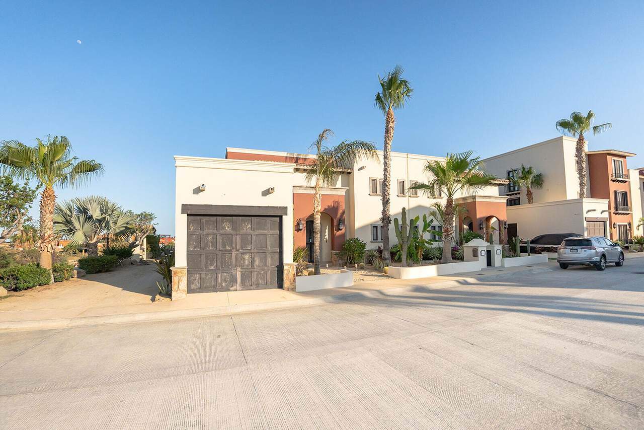 Charming Villa In Villas De México, Club Campestre With Shaded Patio And Golf Views