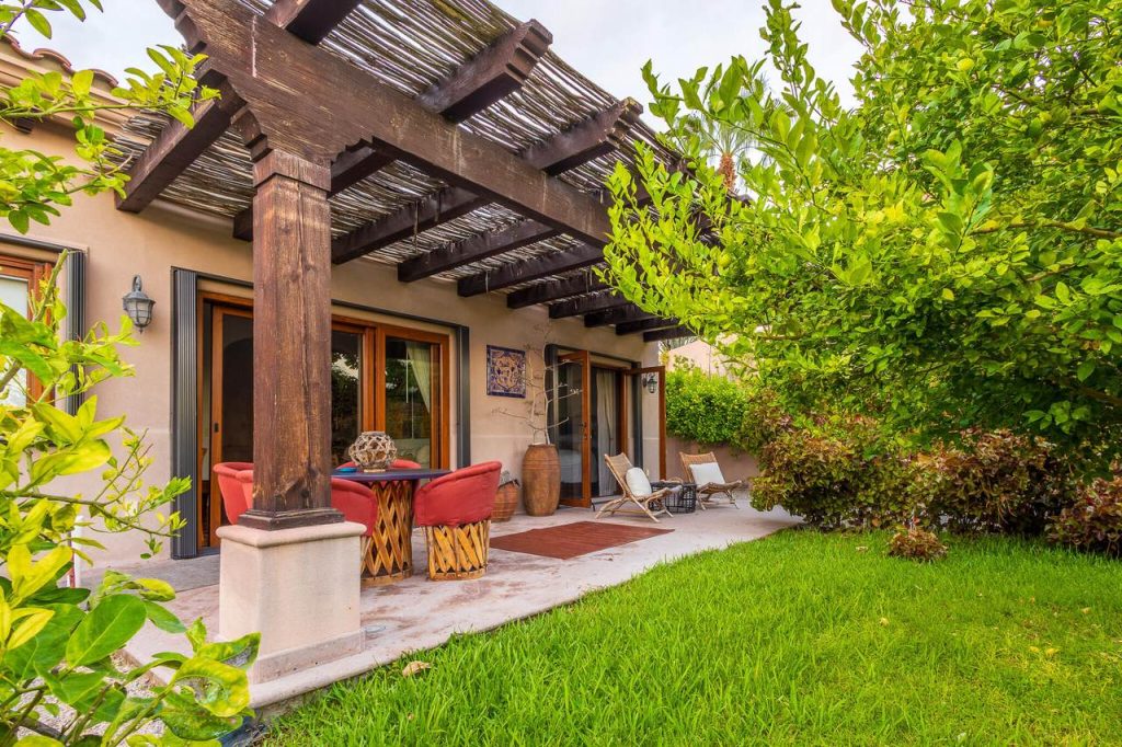 Elegant Bedroom with Canopy Bed and Natural Light – Los Cabos Luxury Home