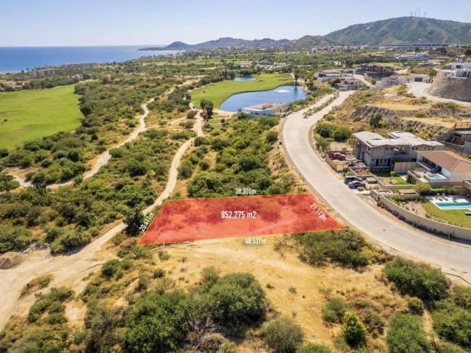 Lush Golf Course With Ocean View And A Plot Of Land For Sale, Emphasizing Premium Real Estate In Club Campestre.