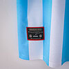 Camiseta con escudo de la selección de Argentina, diseño oficial y de alta calidad.