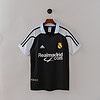 Camiseta de fútbol del Real Madrid con logo y patrocinador, usada para partidos oficiales.