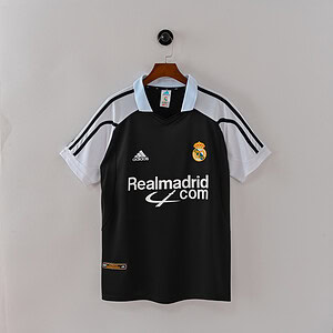 Camiseta de fútbol del Real Madrid con logo y patrocinador, usada para partidos oficiales.