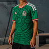 Camisa de fútbol México con diseño tradicional, estilo deportivo y orgullo nacional.