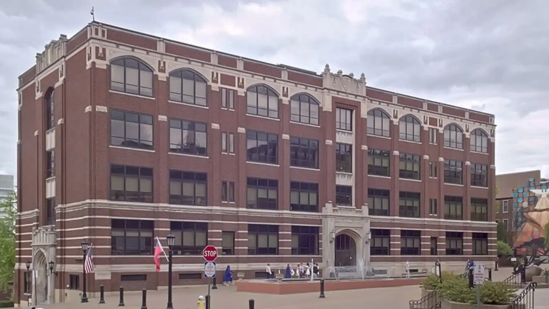  Credits:  https://w.wiki/AVBG  