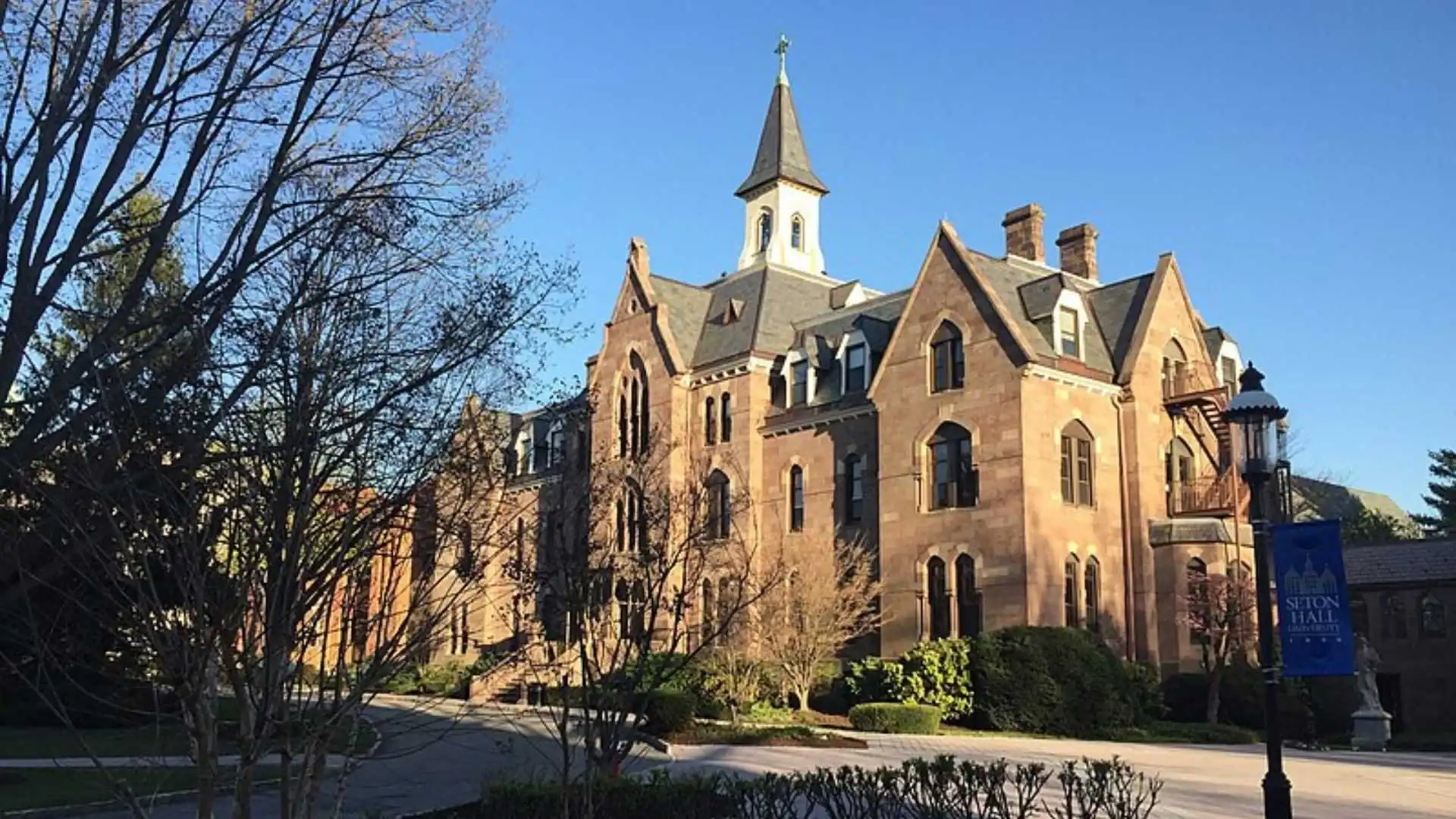  Credits:  https://w.wiki/AVBc  