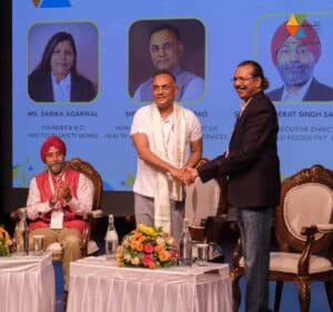 Food safety leaders shaking hands at India Food Safety Conclave.