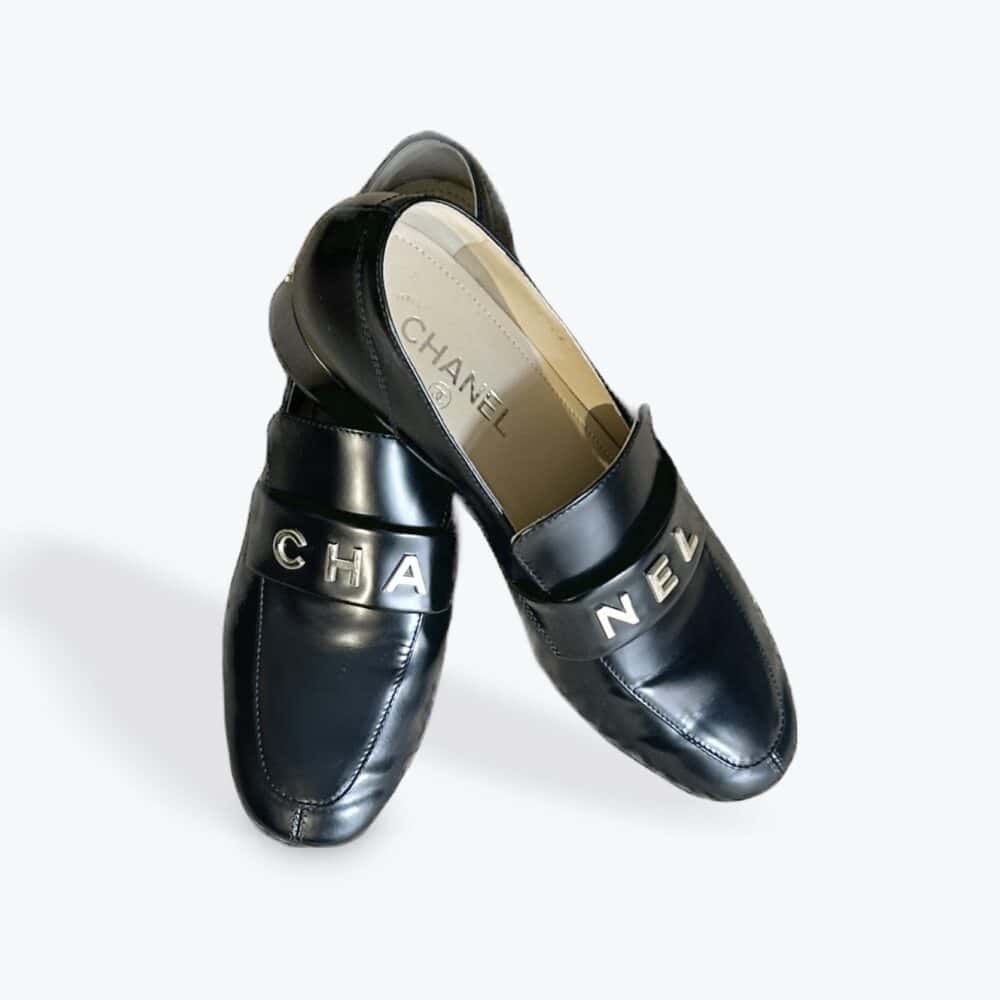 Mocassins Chanel noirs, logo CC en cuir