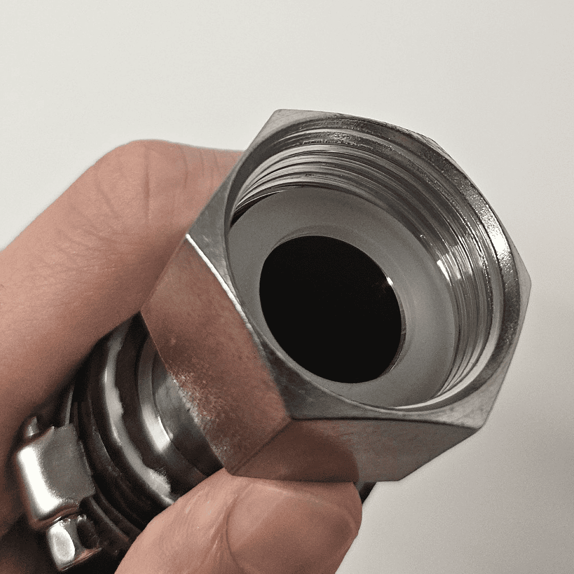 O-Ring correctly seated inside a pipe joint