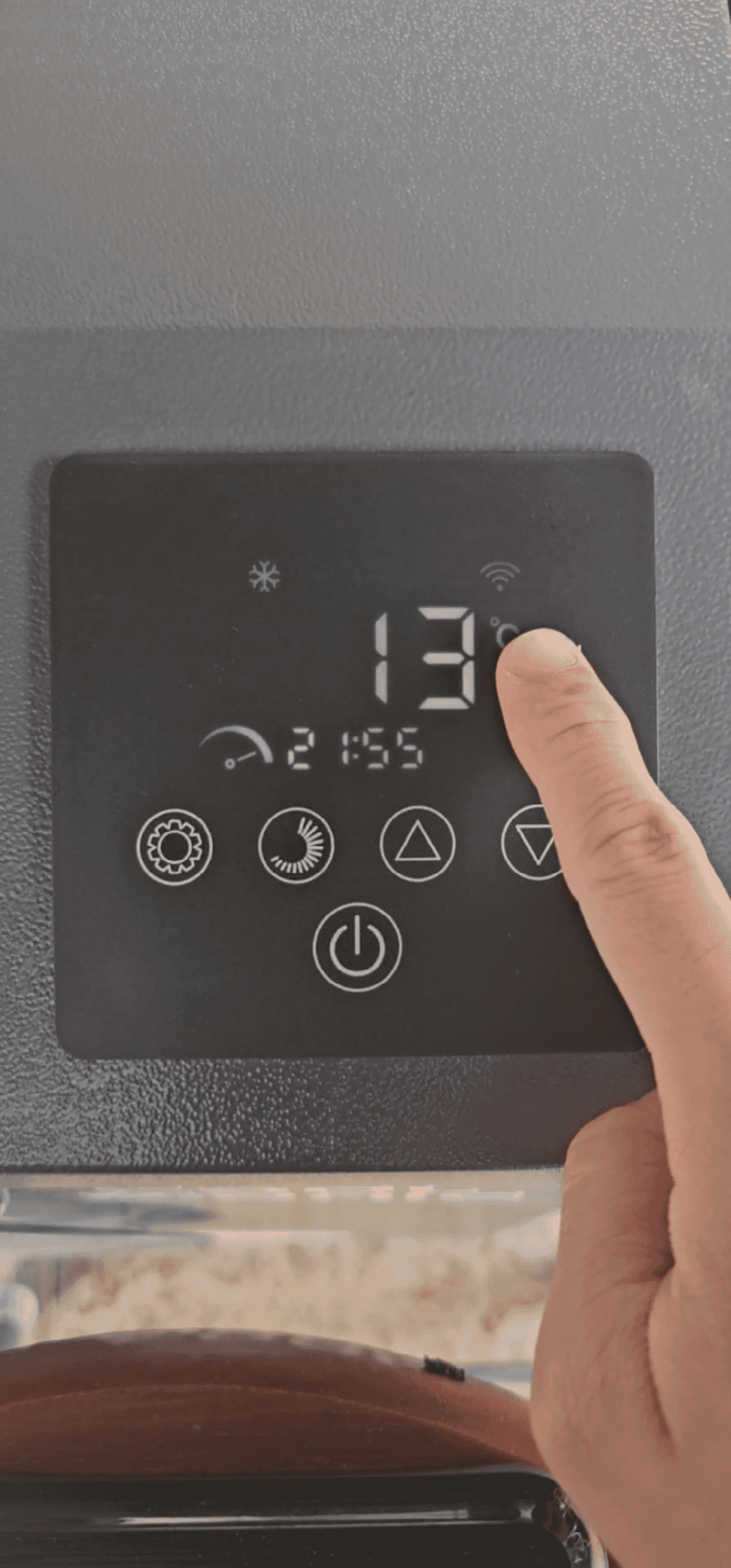 Vitalis chiller display showing Wi-Fi symbol