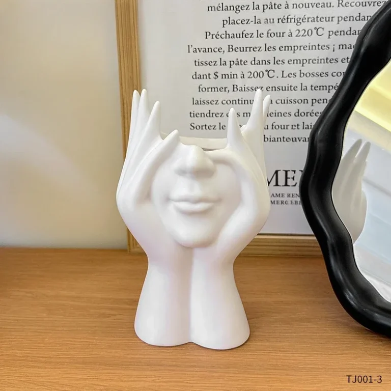 Creative Body Art-Inspired Storage Pen Holder & Makeup photo review