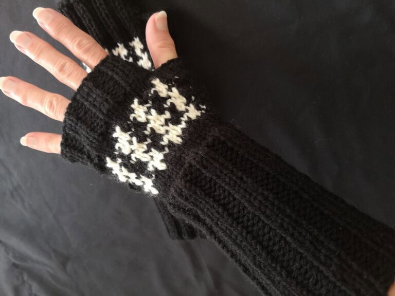 lack White Houndstooth HandKnit Fingerless Texting Gloves Armwarmer