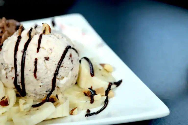 Keto Cinnamon Roll Ice Cream with Creamy Texture and Chocolate Drizzle.