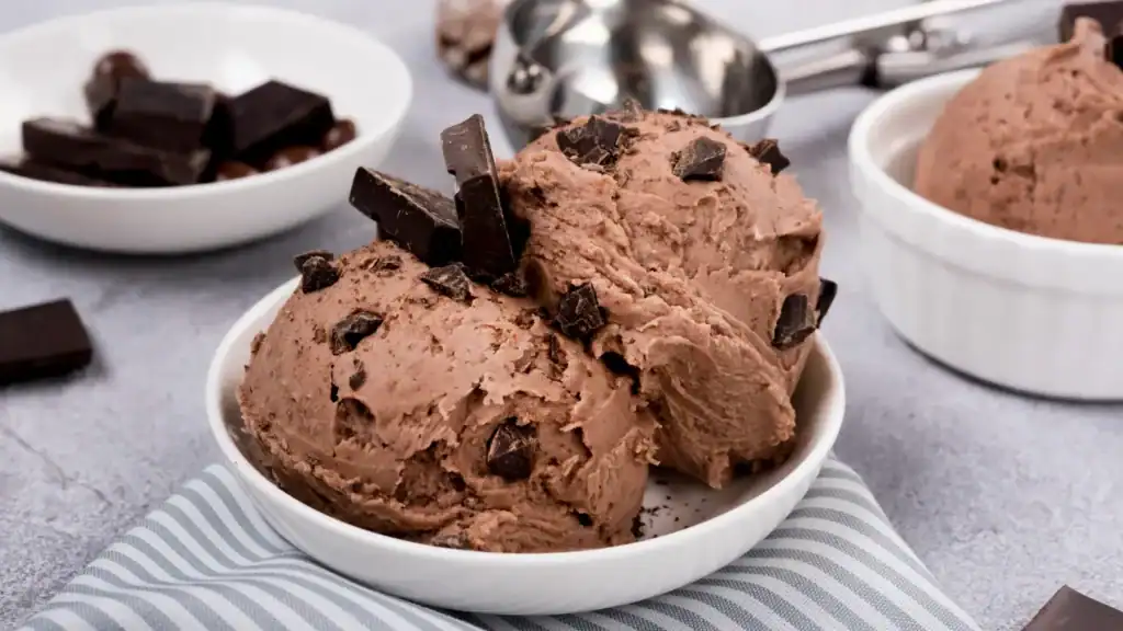 Delicious keto mocha fudge ice cream with rich chocolate chunks, perfect for low-carb dessert lovers.