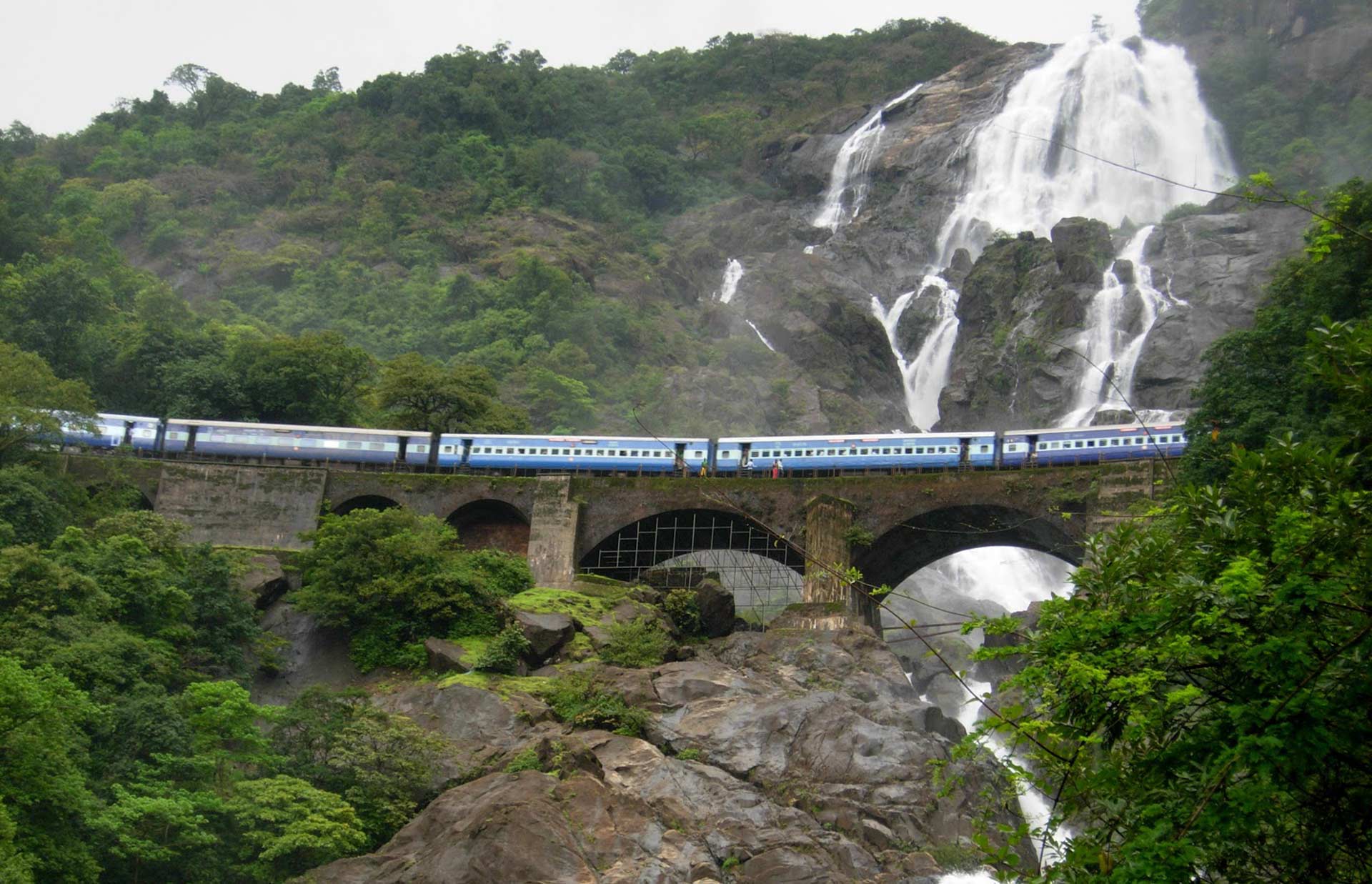 dudhsagar waterfall goa