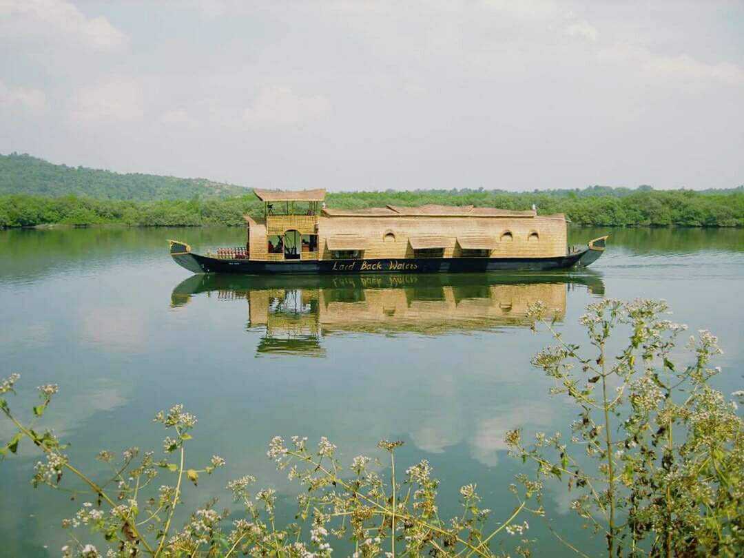 houseboat stay in goa