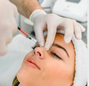 Korekta kształtu nosa kwasem hialuronowym - Derm Estetyka Gdynia