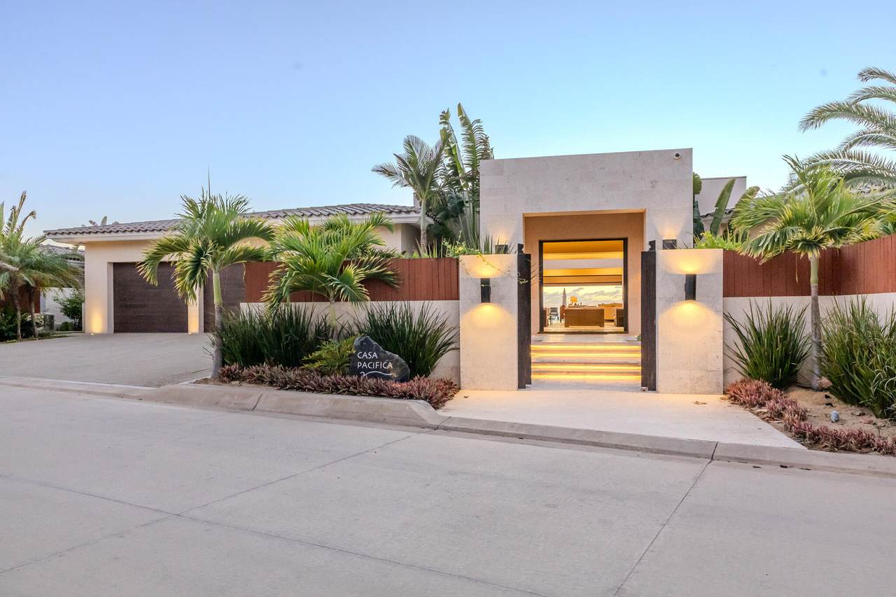 Luxurious Diamante Cabo San Lucas Real Estate Property With Modern Design And Lush Tropical Landscaping, Perfect For Beachfront Living And Investment.